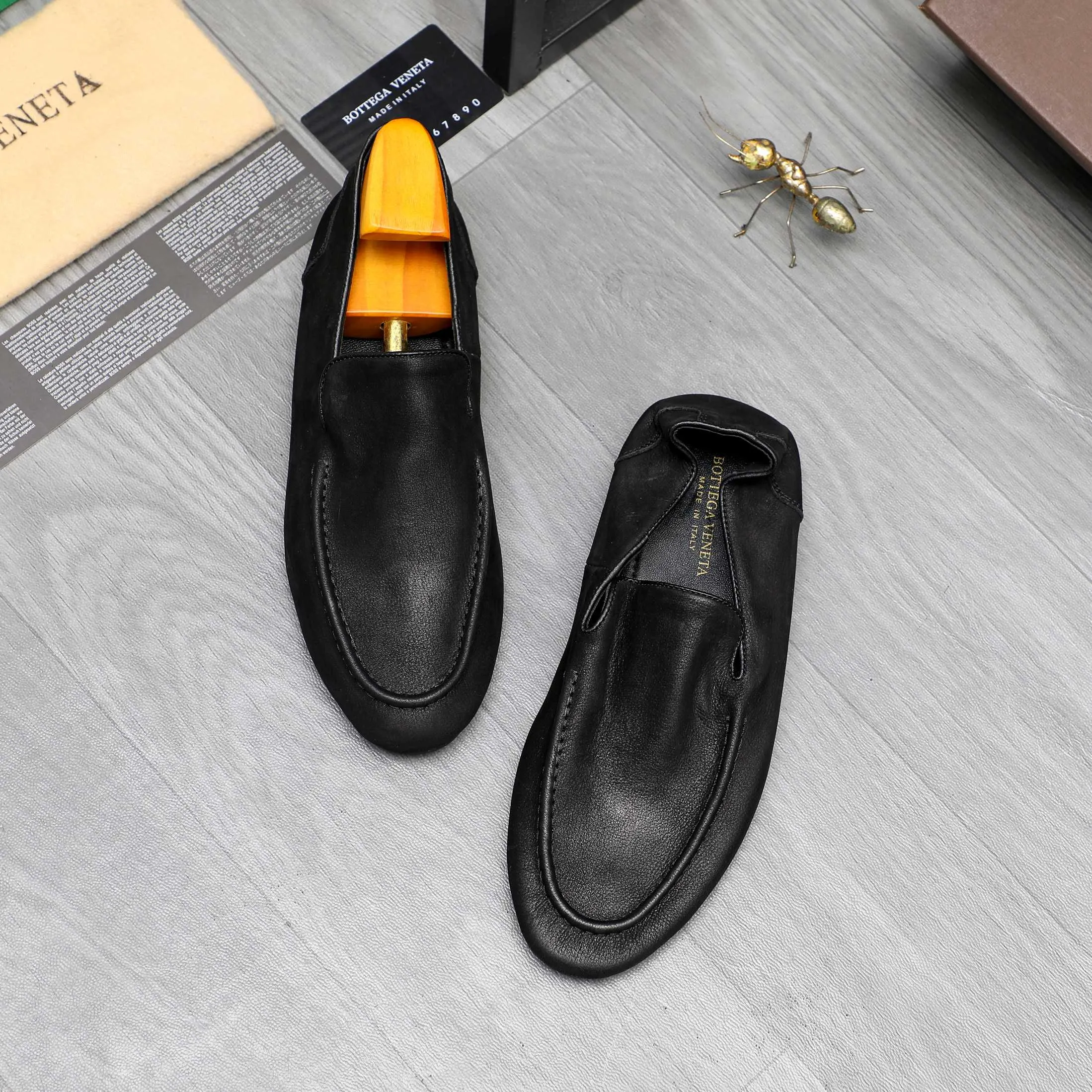 Men's shoes 💰460 Product trademark: BV "Bottega Veneta" soft leather men's shoes Regular size: 39-45 Product materials: Selected high-quality pebbled cowhide upper, cowhide lining, original outsole